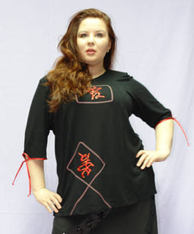 Блузка с иероглифами, черная