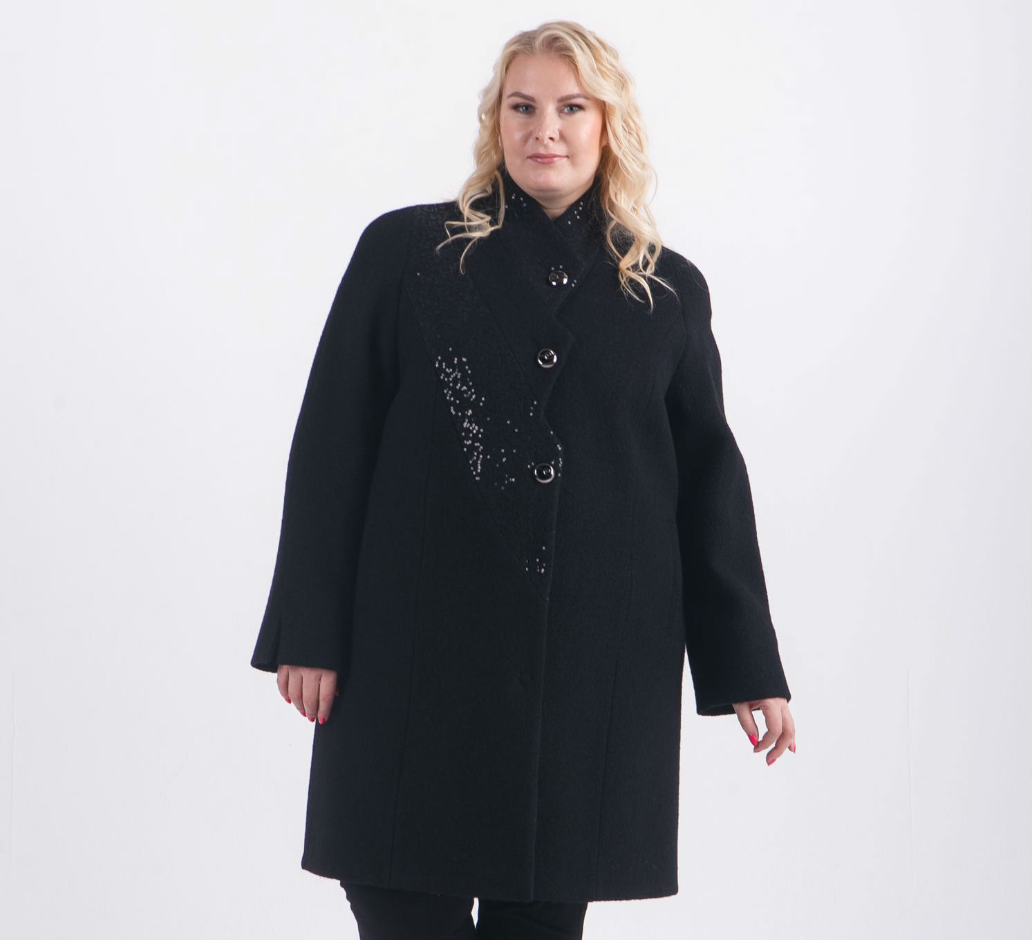 Драповое пальто с асимметричной полочкой и пайетками, черное