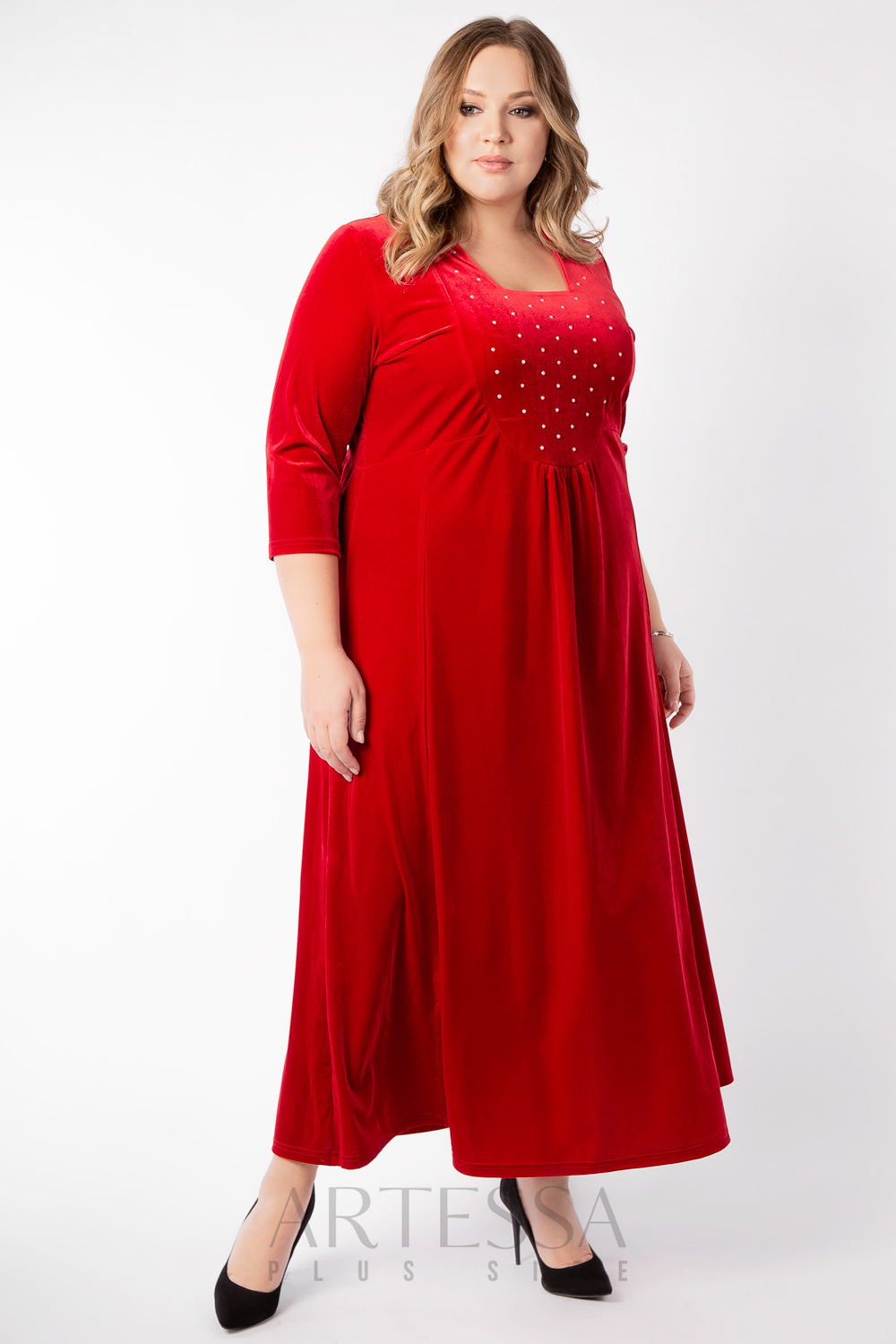 Длинное трикотажное платье с жемчугом, красное