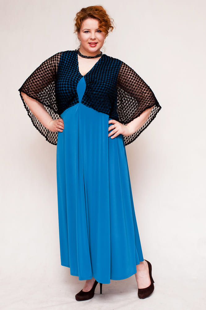 Длинное платье с имитацией накидки из сетки, синее