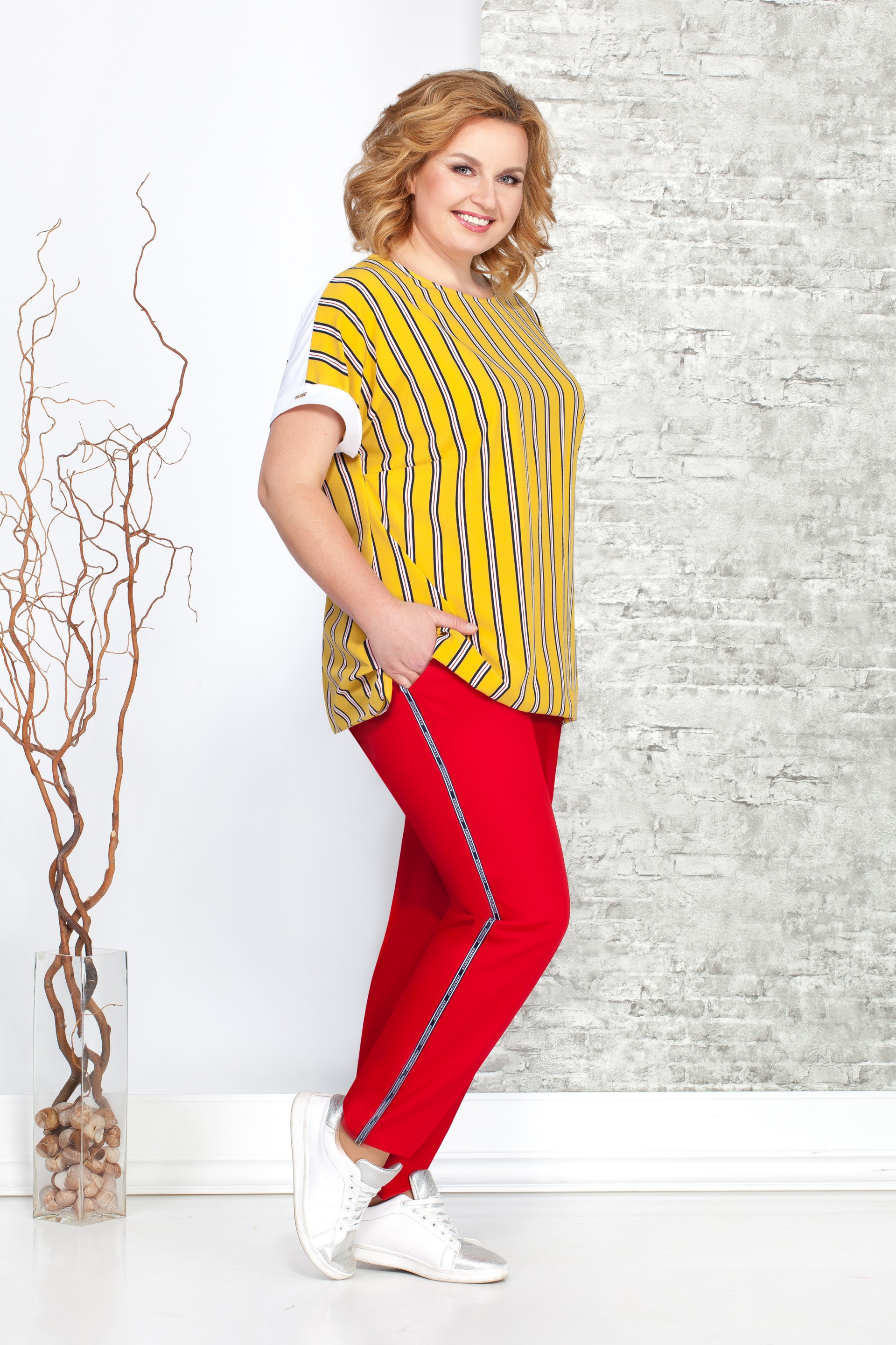 Комплект из брюк с карманами и прямой блузы, красный с желтым