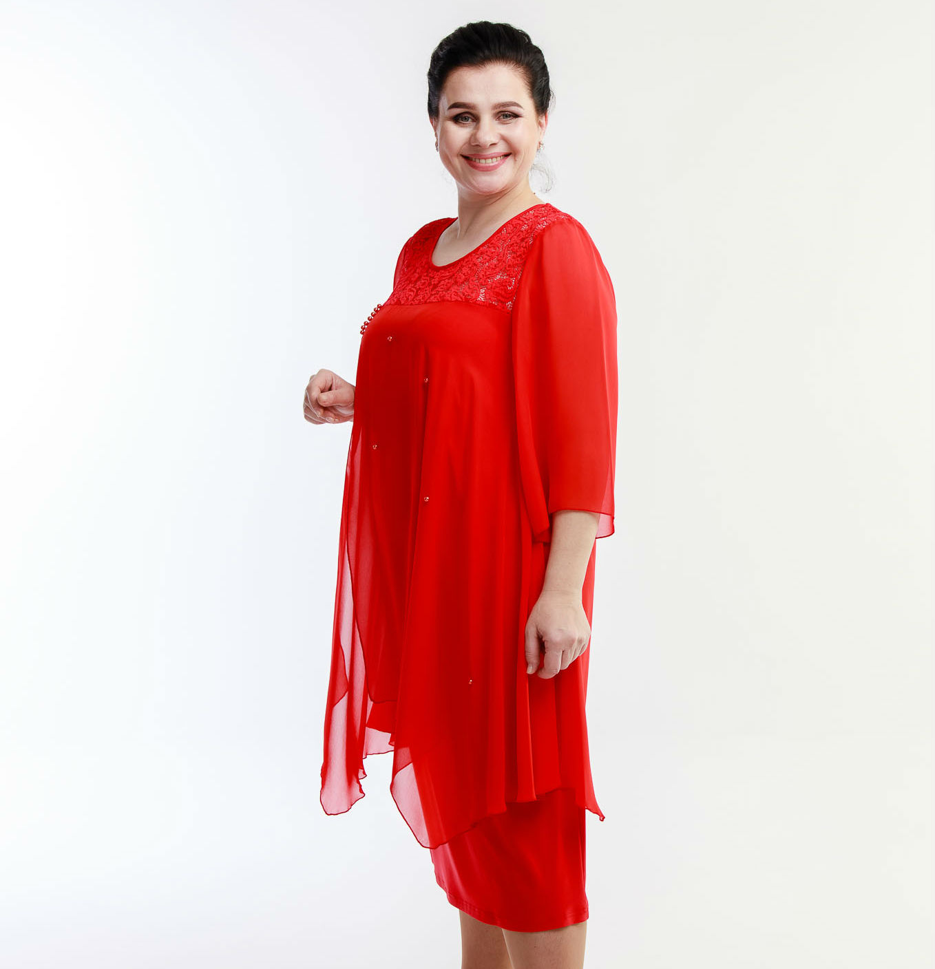 Приталенное платье с пришивными бусинами, красное