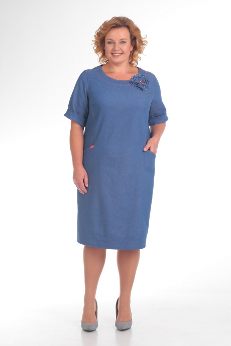 Свободное синее платье с декором кокетки