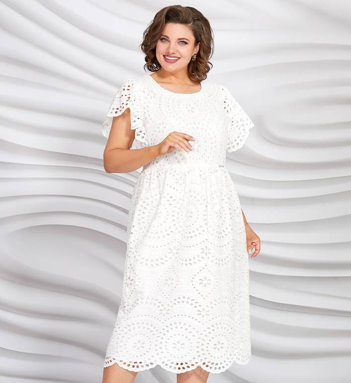 Приталенное платье из хлопкового шитья, белое