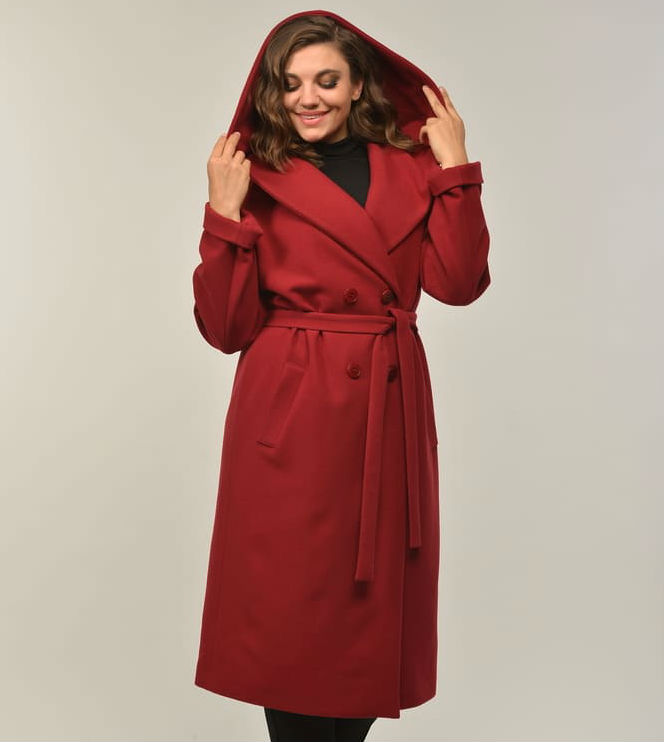 Двубортное пальто с поясом, красное