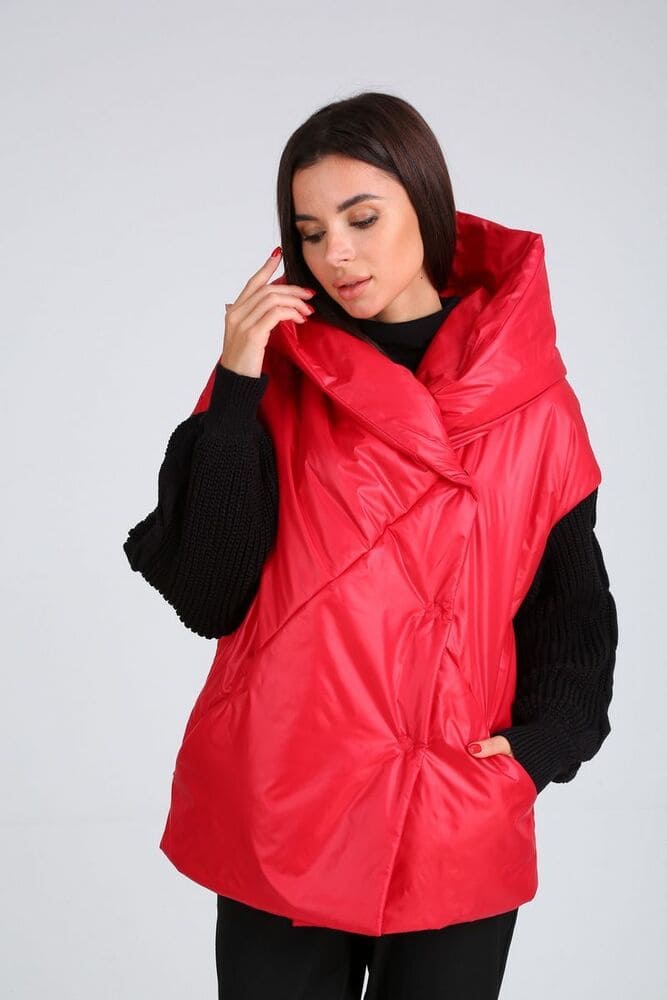 Комбинированная куртка с капюшоном и поясом, красная