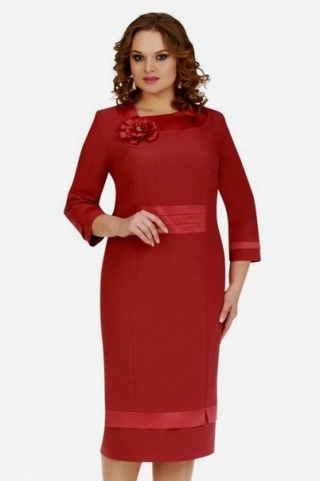 Приталенное платье с атласным декором, красное