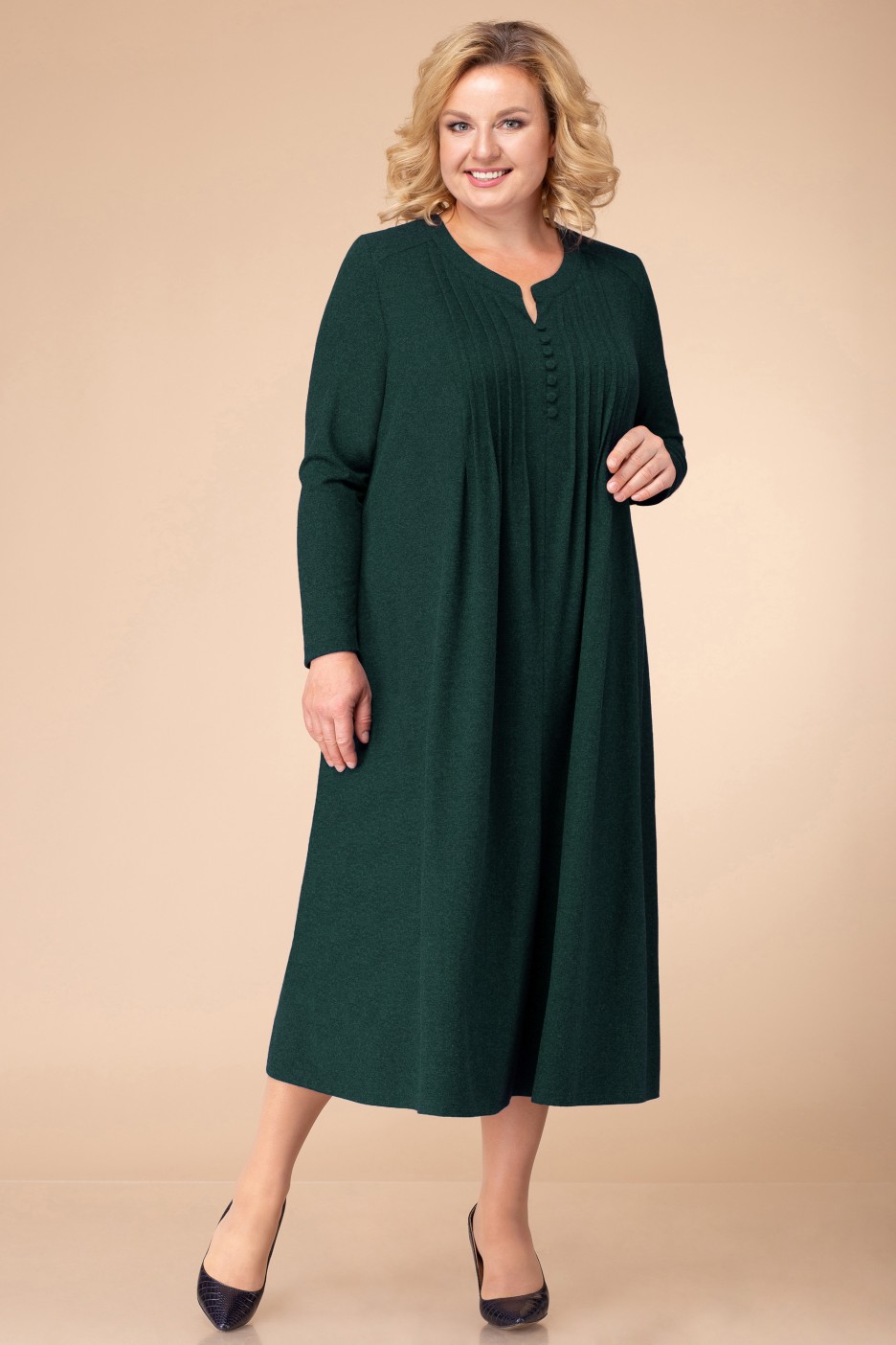 Свободное трикотажное платье с фигурной горловиной, темно-зеленое
