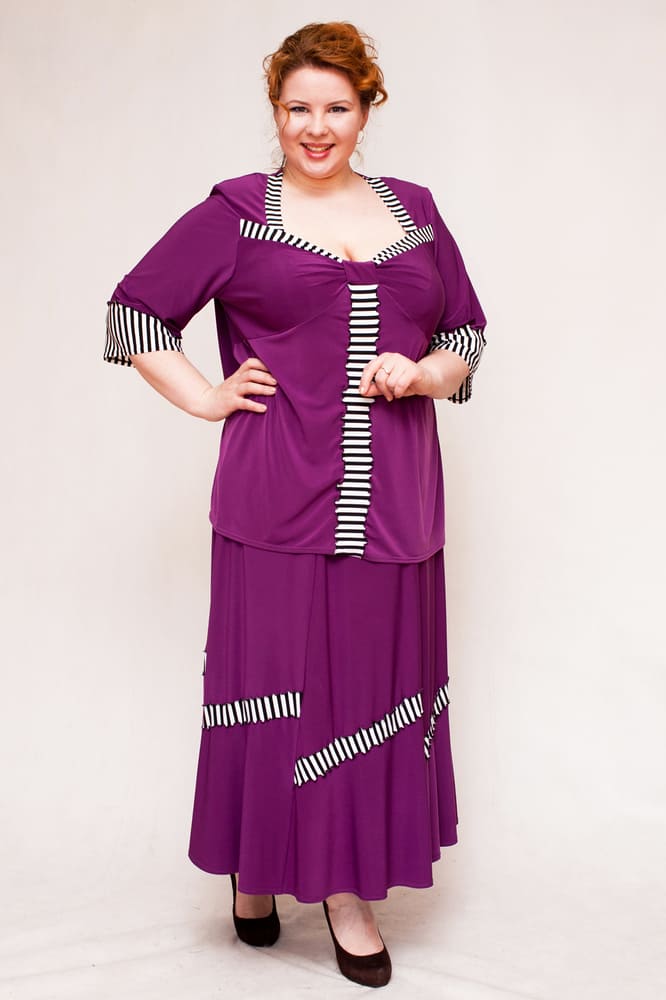 Комплект из длинной юбки и блузки с драпировкой на груди, фиолетовый