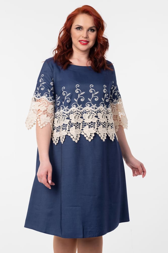 Свободное платье с кружевным декором, синее