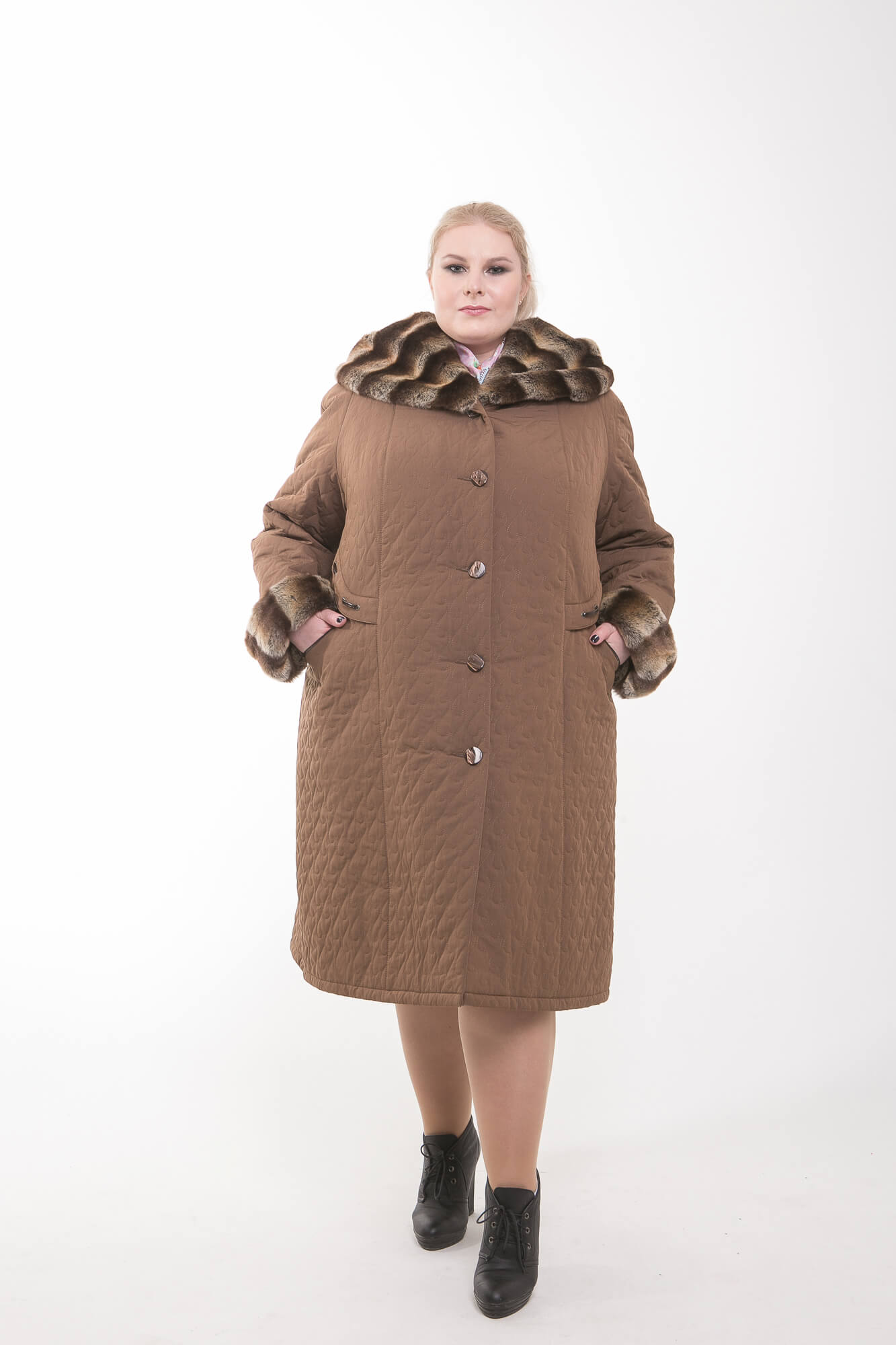 Стеганое пальто с отделкой искусственным мехом, коричневый