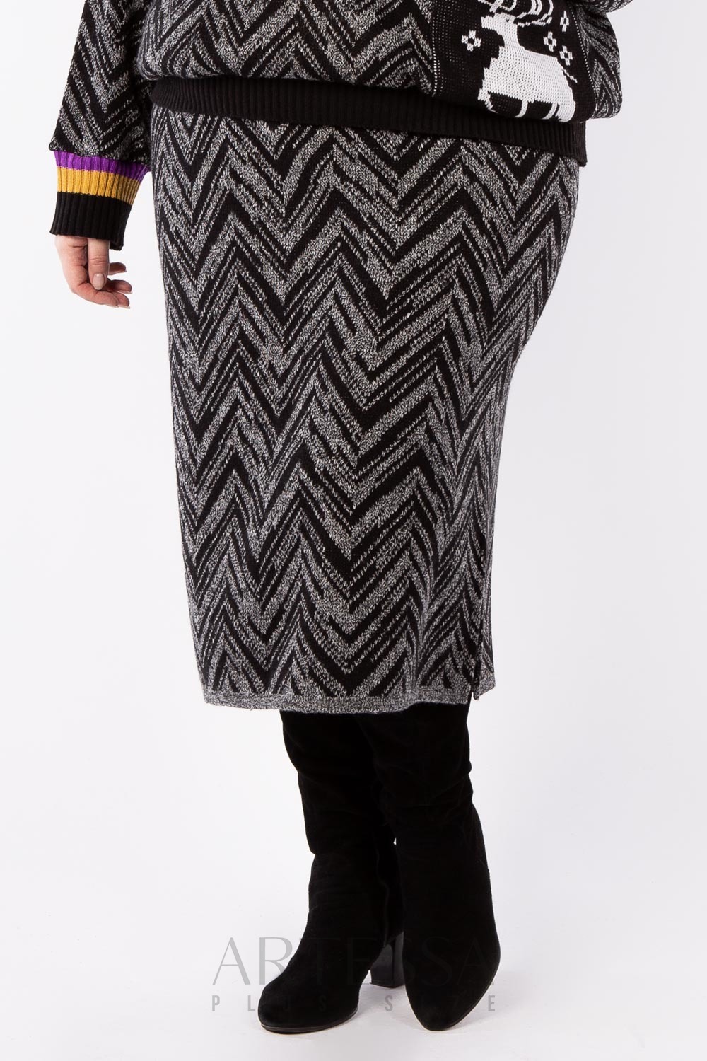 Прямая трикотажная юбка с разрезами, серый зигзаг