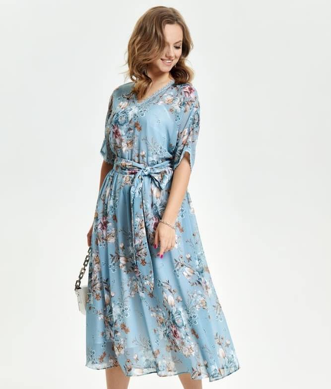 Легкое платье с резинкой на талии и поясом, голубое