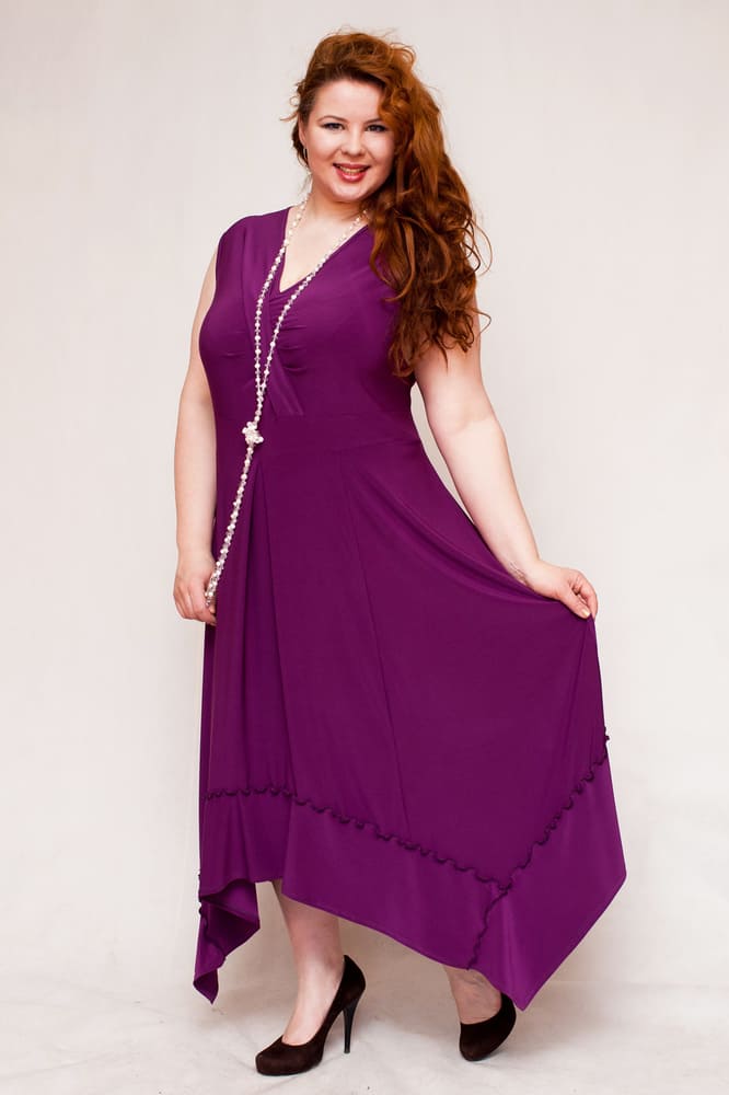 Платье с фигурным низом и драпировкой на груди, фиолетовое