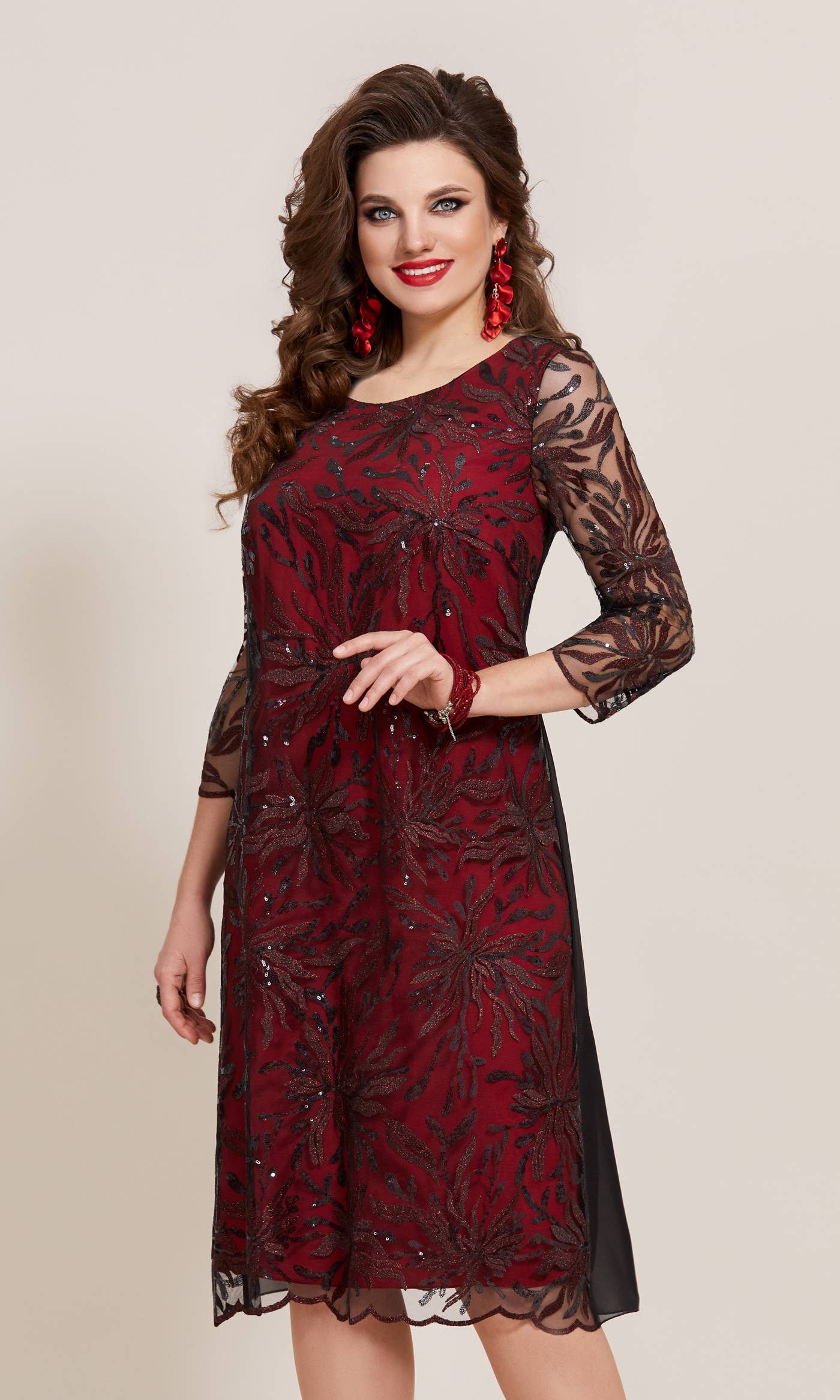 Гипюровое платье с вышивкой пайетками, черное с красным