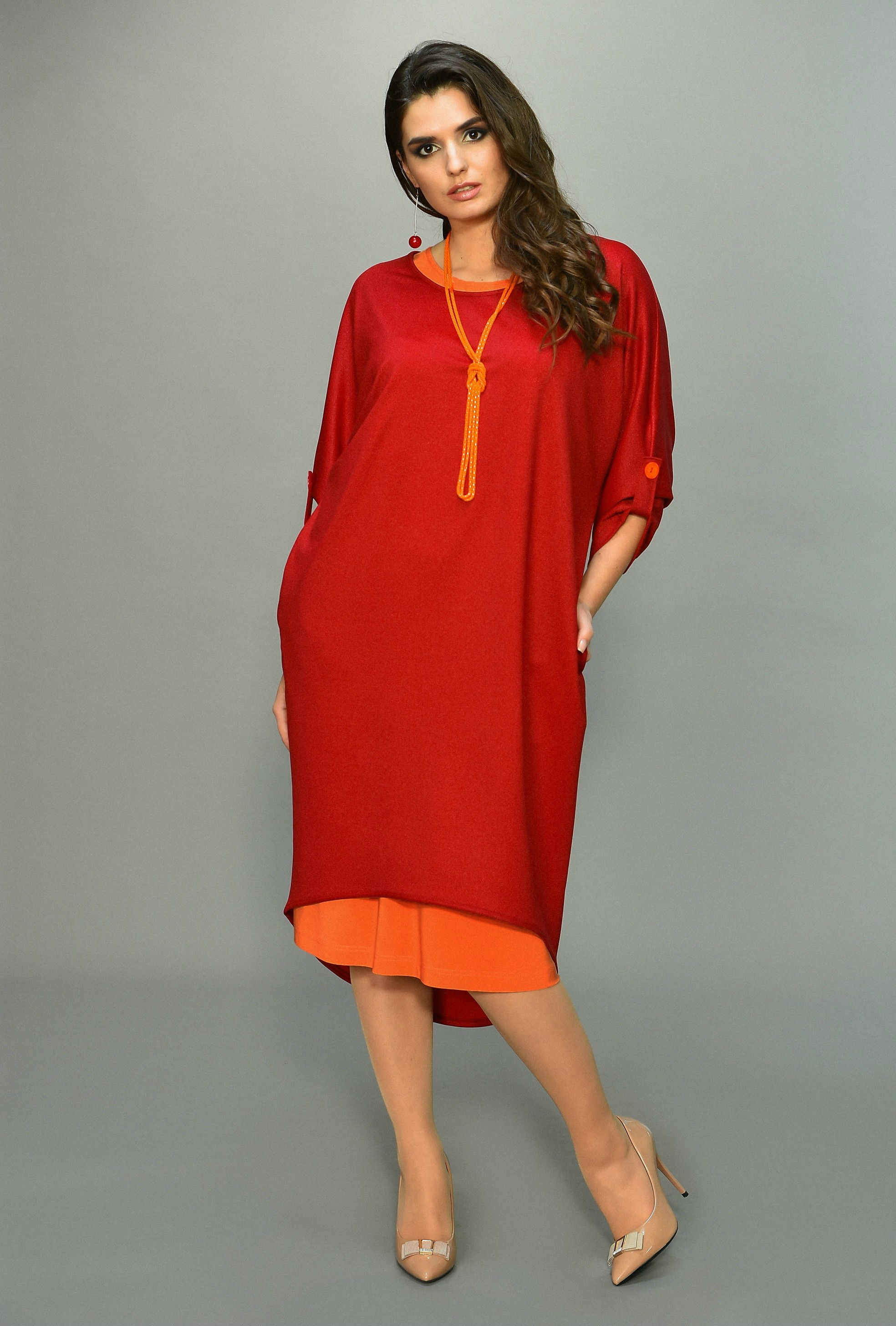 Двухслойное платье с украшением, красное