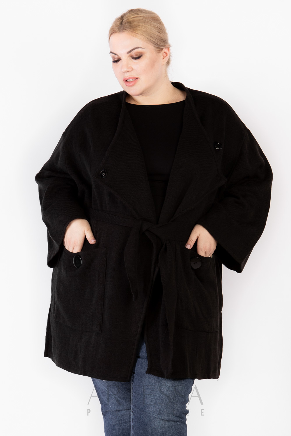 Короткое пальто без застежки с поясом, черное