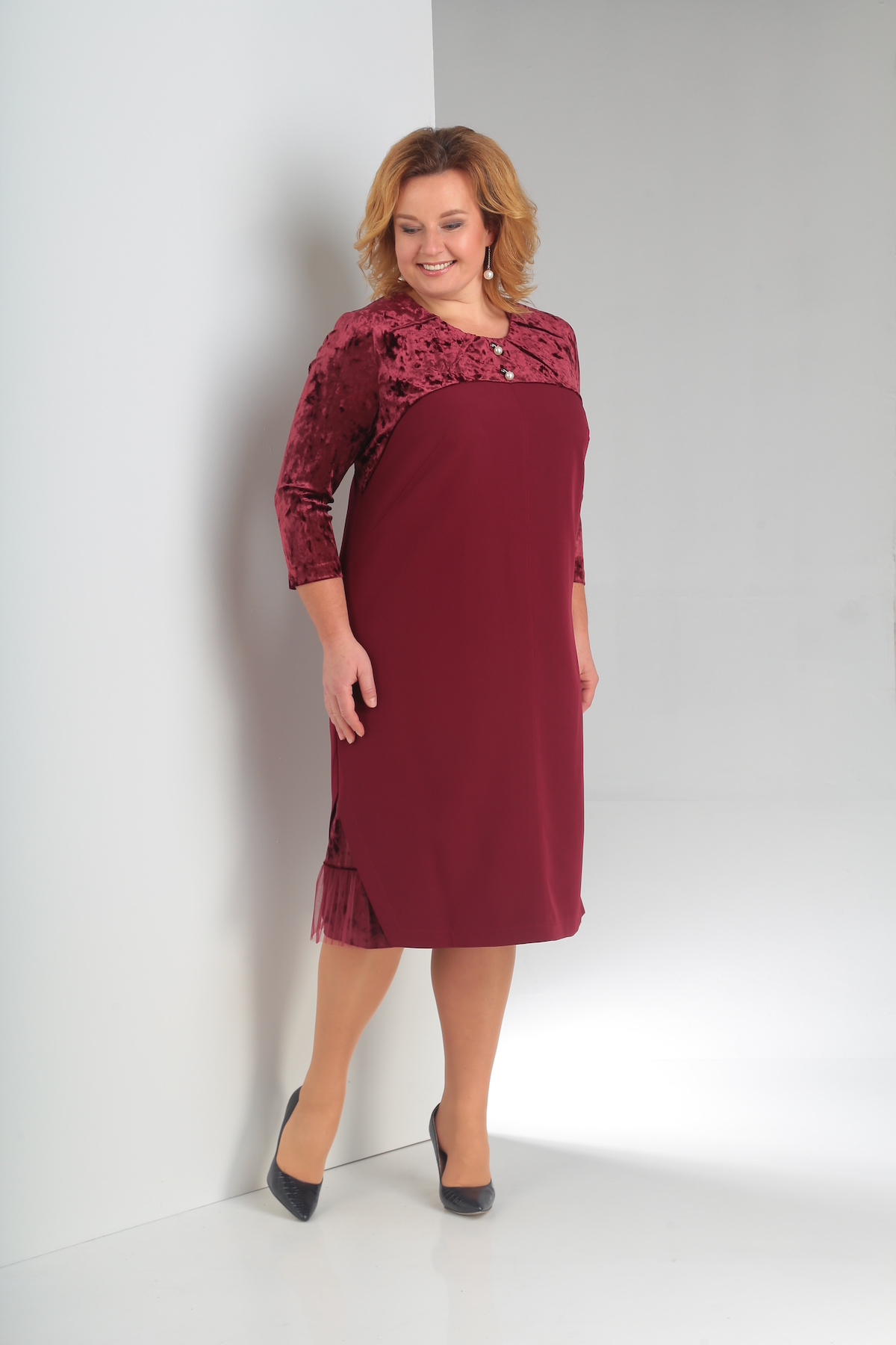 Комбинированное бордовое платье с сеткой