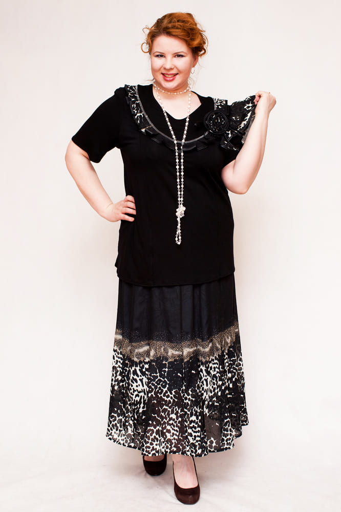 Комплект из юбки с принтом и блузы с декором, черный