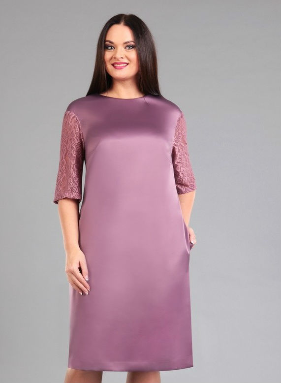 Однотонное лиловое платье с ажурными рукавами