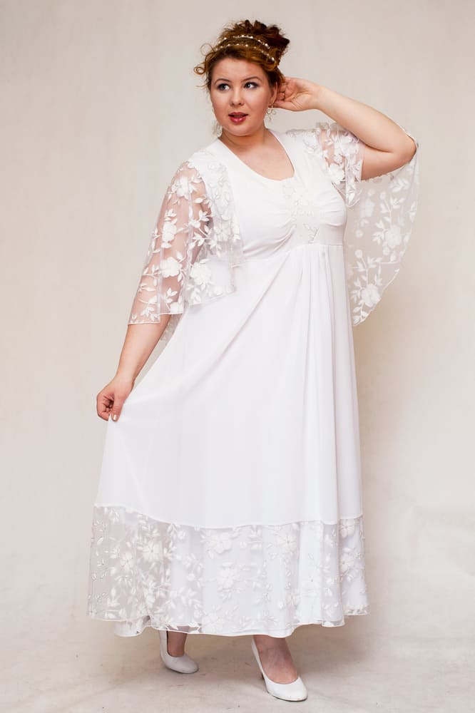 Романтичное платье с шифоновым декором, белое