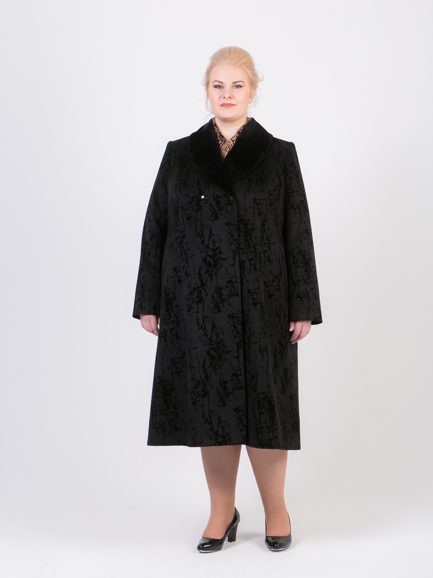 Демисезонное пальто с бархатной отделкой, чёрное