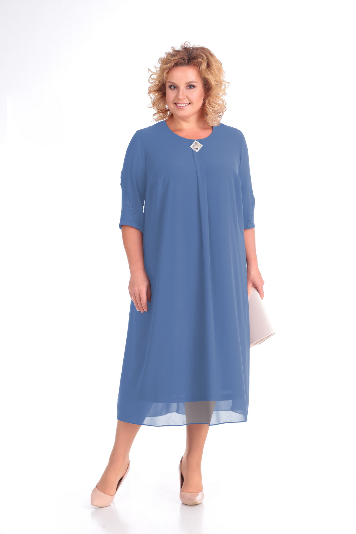 Шелковое платье с коротким рукавом и украшением, голубое