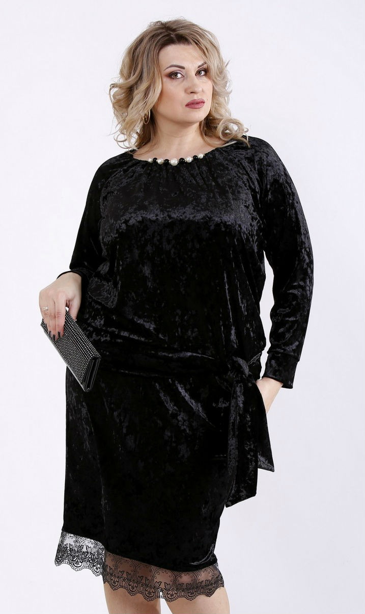 Велюровое чёрное платье с кружевной отделкой и бусинами