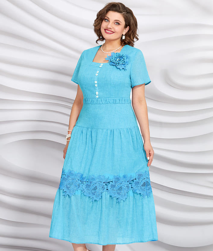 Легкое приталенное платье с кружевом и цветком, голубое