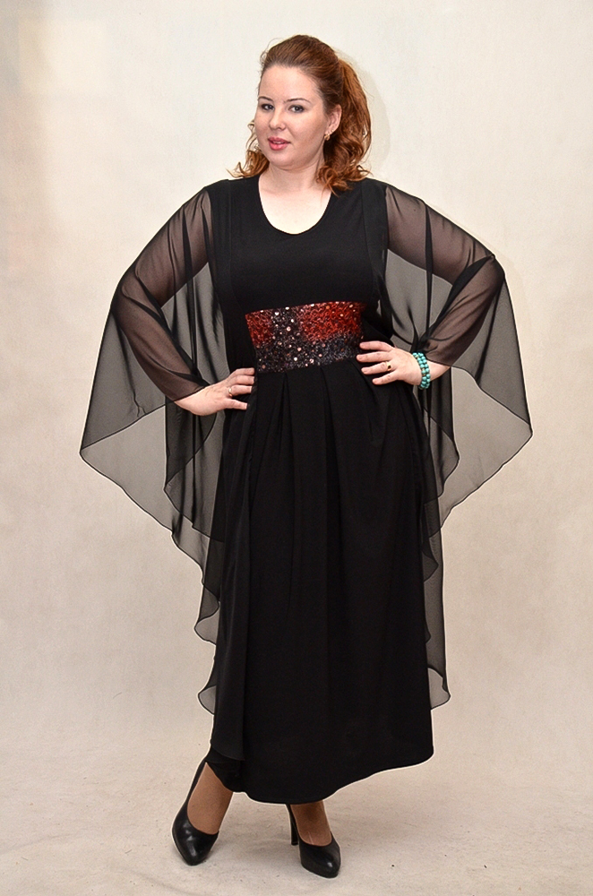 Вечернее платье с поясом-украшением, черное