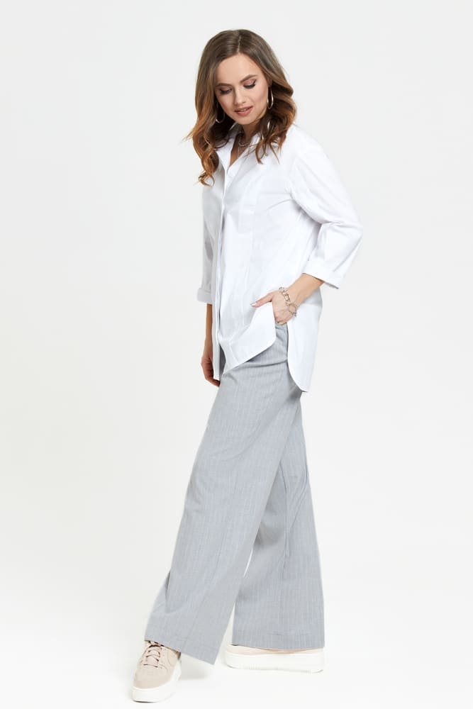 Комплект из широких брюк и блузки, серый с белым