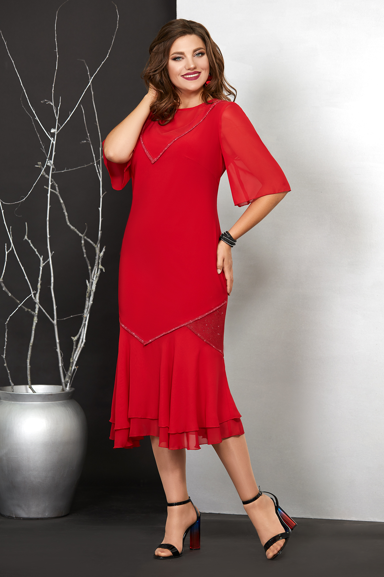 Длинное платье с отделкой люрексом и шифоном, красное