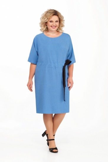 Свободное платье с широким поясом, голубое
