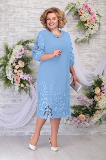 Платье с имитацией застежки и гипюровым декором, голубое