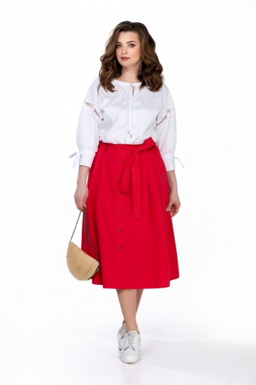 Комплект из белой блузы и красной юбки с карманами