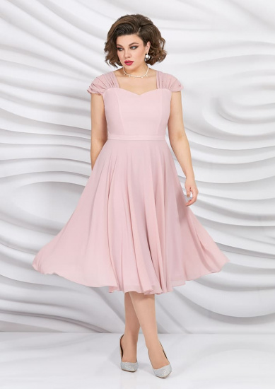 Расклешенное шифоновое платье с драпировкой на плечах, розовое