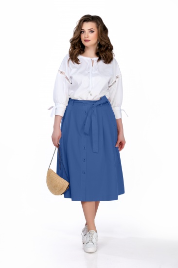 Комплект из белой блузы и синей юбки с карманами