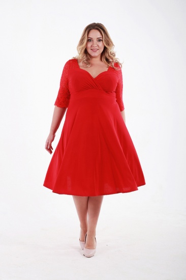 Платье с расклешенной юбкой и кружевным рукавом, красное