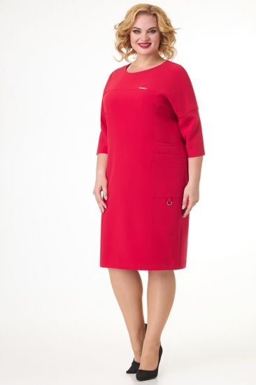 Практичное однотонное платье со спущенным плечом, красное