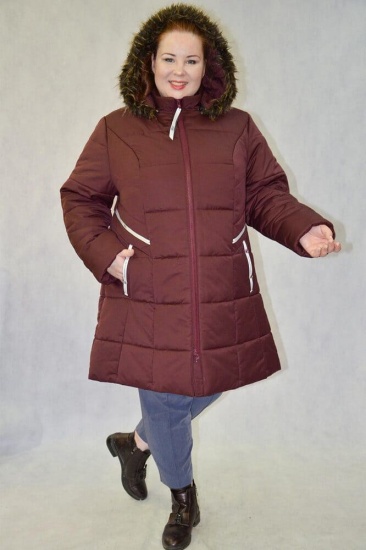 Зимняя куртка с эко-мехом на капюшоне и отделкой, бордо