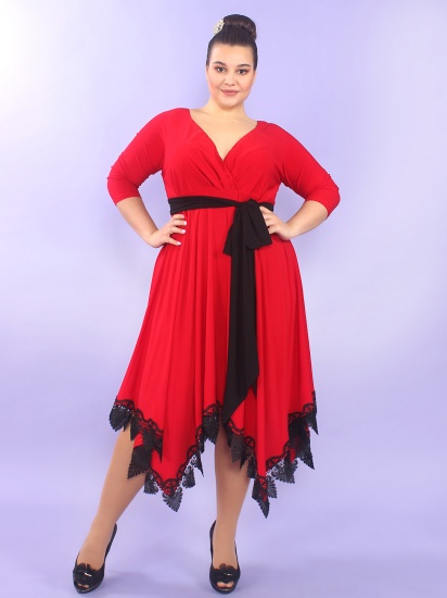 Платье с перепадом длины и кружевом по низу, красное