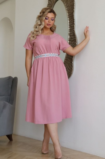 Легкое приталенное платье с втачным поясом, розовое