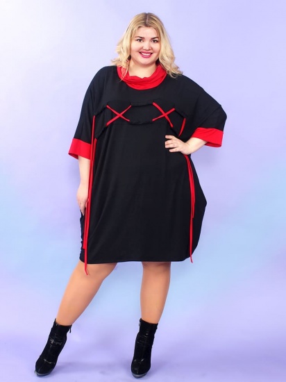 Свободное платье с красной отделкой и шнуровкой, черное