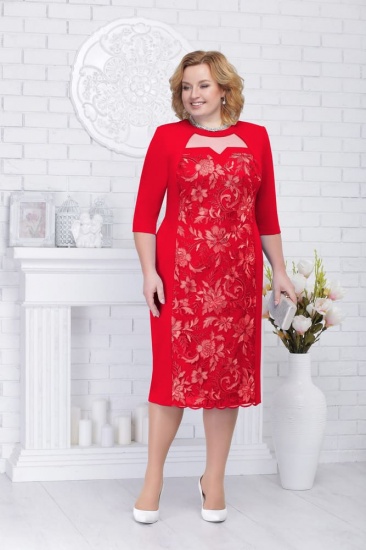 Красное платье со вставкой из сетки и гипюром