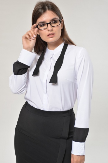 Блузка с черными вставками и галстуком-бабочкой, белая