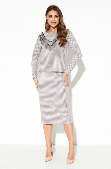 Трикотажный комплект из юбки и блузки с бахромой, серый