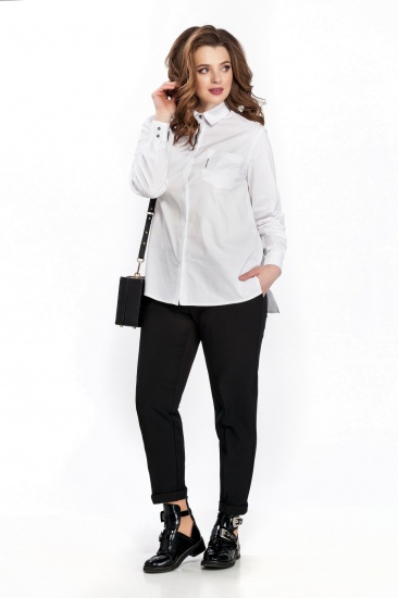 Комплект из чёрных брюк и белой блузы