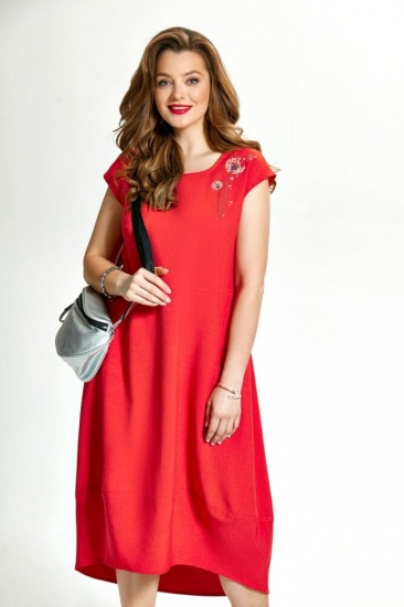 Платье в стиле бохо с вышивкой, красное