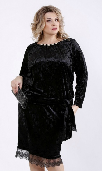 Велюровое чёрное платье с кружевной отделкой и бусинами