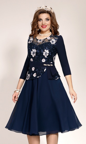 Приталенное платье с асимметричной баской и вышивкой, синее